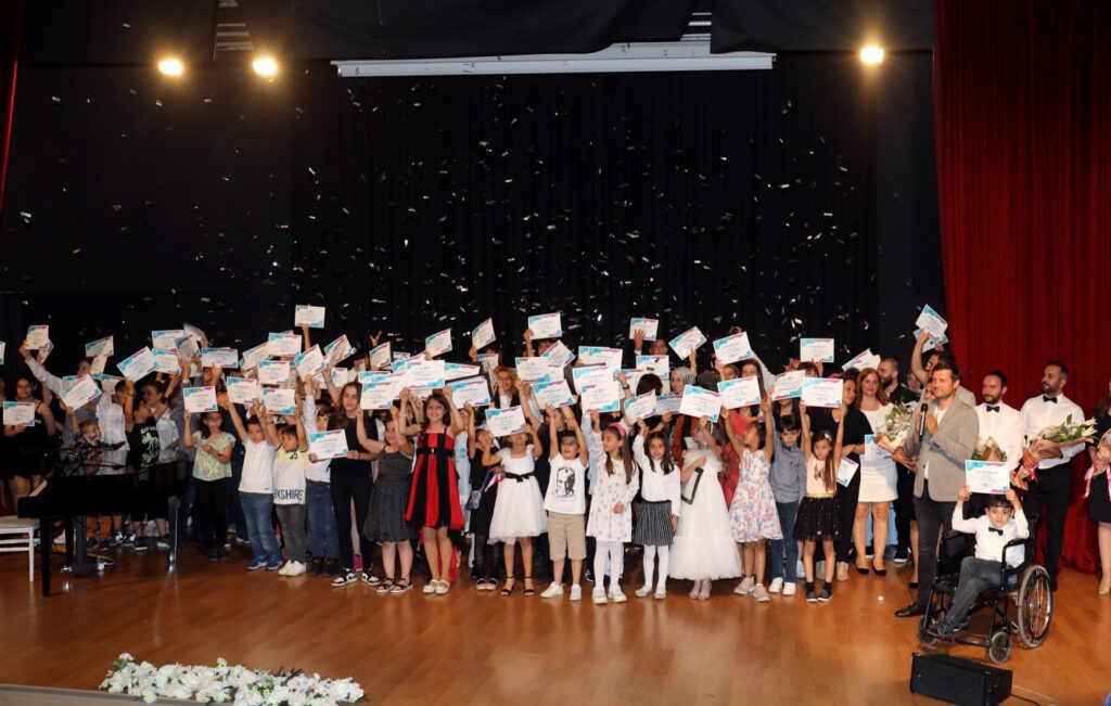 KÜLTÜR SANAT AKADEMİSİ KURSİYERLERİNDEN MUHTEŞEM KONSER