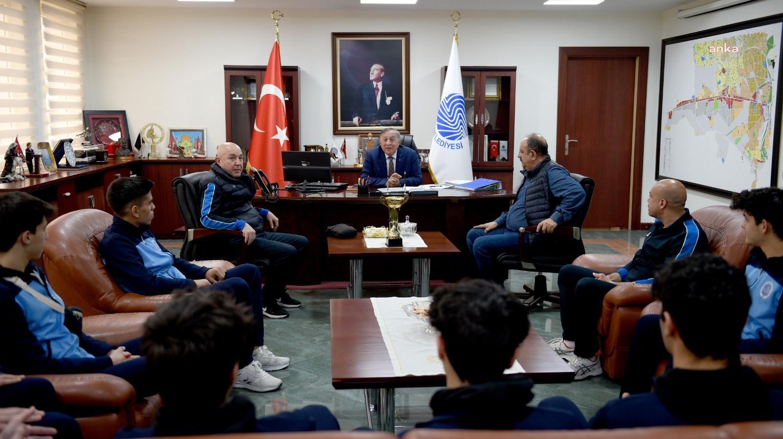 MİNİK ŞAHLARDAN BAŞKANIMIZ AKAY’A TEŞEKKÜR ZİYARETİ