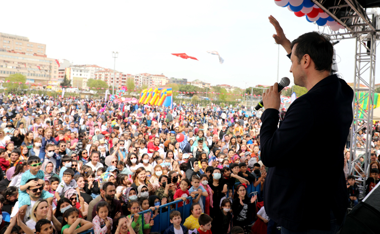 ÇERKEZKÖYLÜ ÇOCUKLAR, 23 NİSAN ÇOCUK ŞENLİĞİNDE GÖNÜLLERİNCE EĞLENDİ