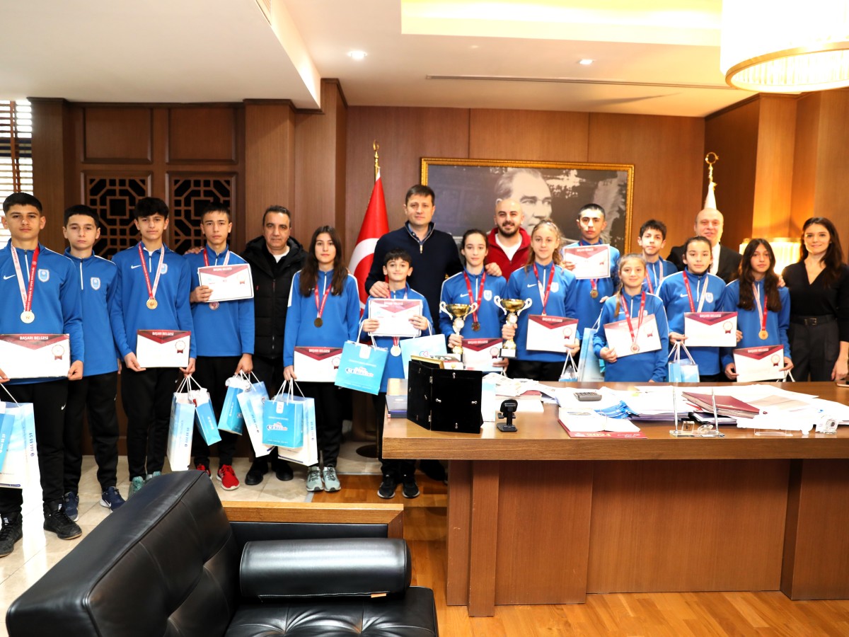KROS’TA METİN SEÇKİN ORTAKOLU TARİH YAZIYOR