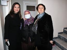 GÜLİZ AKAY’DAN ŞEHİT AİLELERİNE ZİYARET