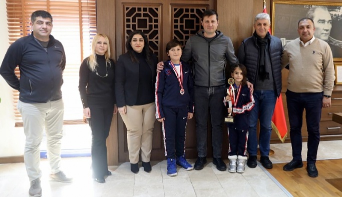 TÜRKİYE ŞAMPİYONUNDAN BAŞKANIMIZ AKAY’A TEŞEKKÜR ZİYARETİ