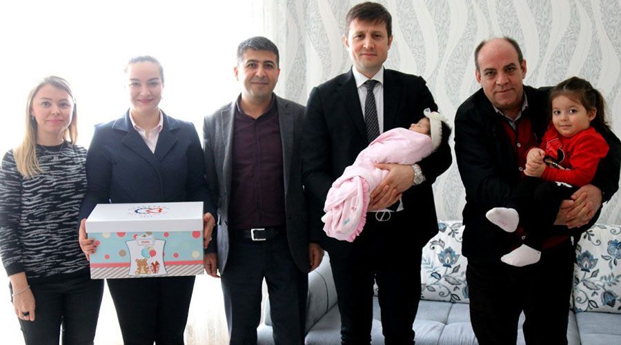 BAŞKANIMIZ AKAY'DAN YILMAZ AİLESİNE HOŞGELDİN BEBEK ZİYARETİ
