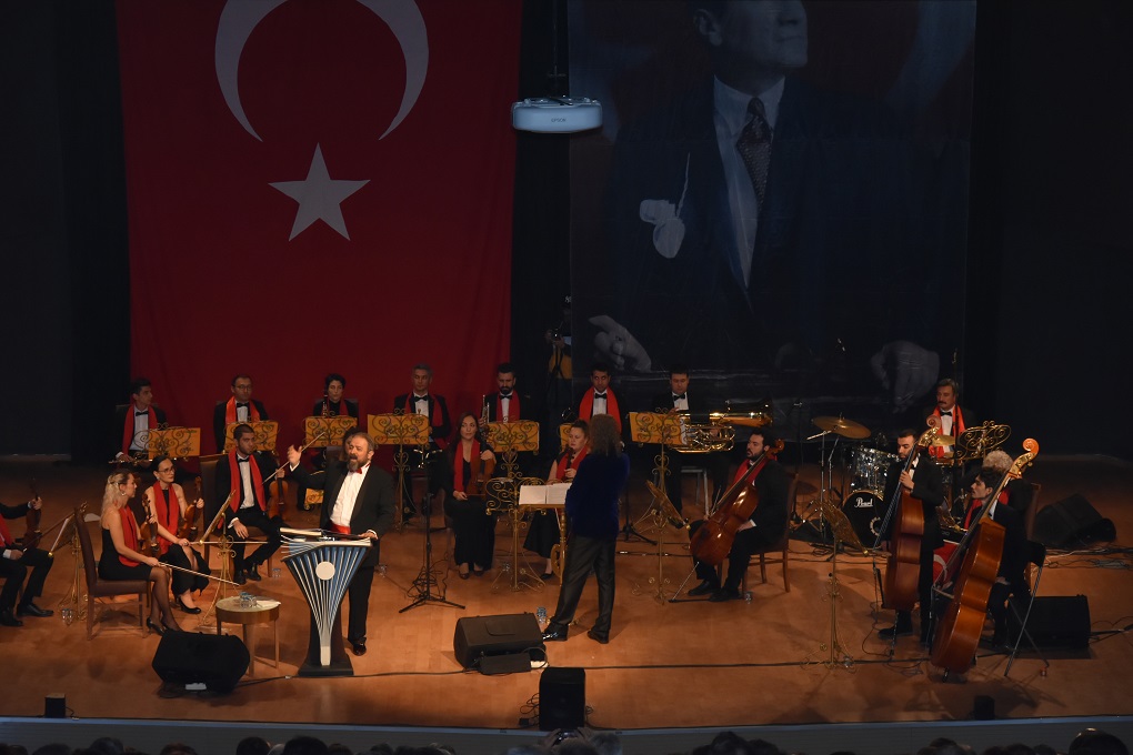 ATATÜRK KÜLTÜR MERKEZİ KAPILARINI SANATSEVERLERE AÇTI