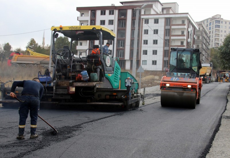 UTKU VE GÜLER SOKAKLARDA ASFALTLAMA ÇALIŞMALARI BAŞLADI