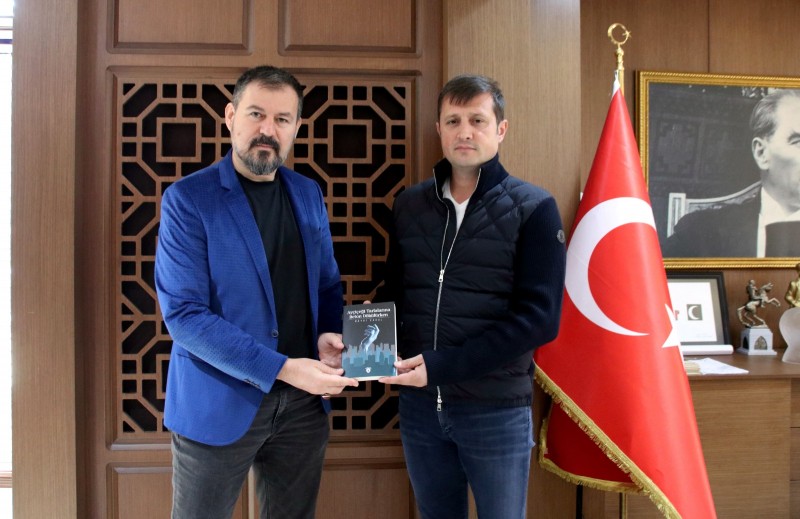 YAZAR HAYRİ VAROL’DAN BAŞKANIMIZ AKAY’A ZİYARET