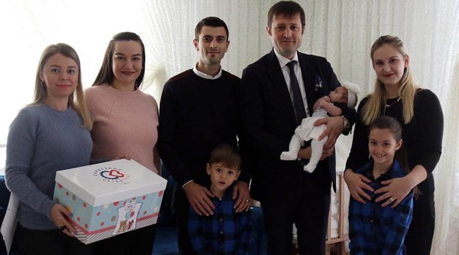 BAŞKANIMIZ AKAY'DAN ÇAKAR VE ALTINTAŞ AİLELERİNE HOŞGELDİN BEBEK ZİYARETİ