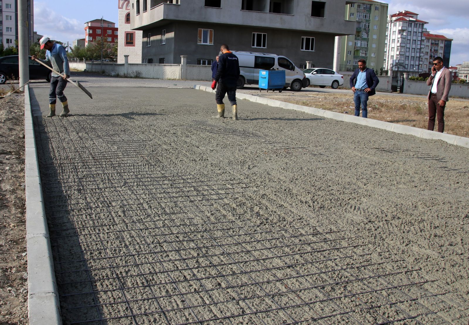 163. SOKAK’TA 1500 METREKARE DEMİRLİ BETON YOL YAPILDI