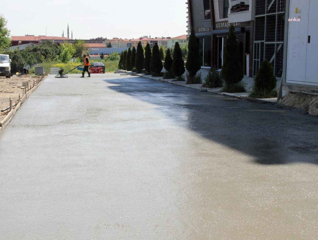 ULUÇINAR SOKAK’TA DEMİRLİ BETON YOL ÇALIŞMASI