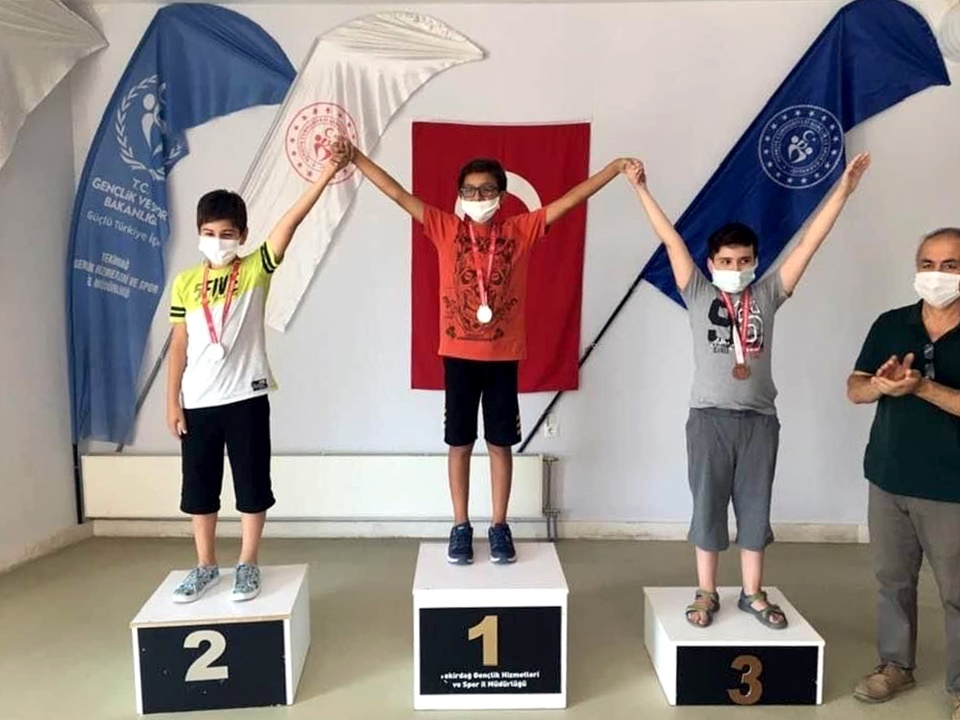 SATRANÇ SPORCULARIMIZ BAŞARIYA DOYMUYOR