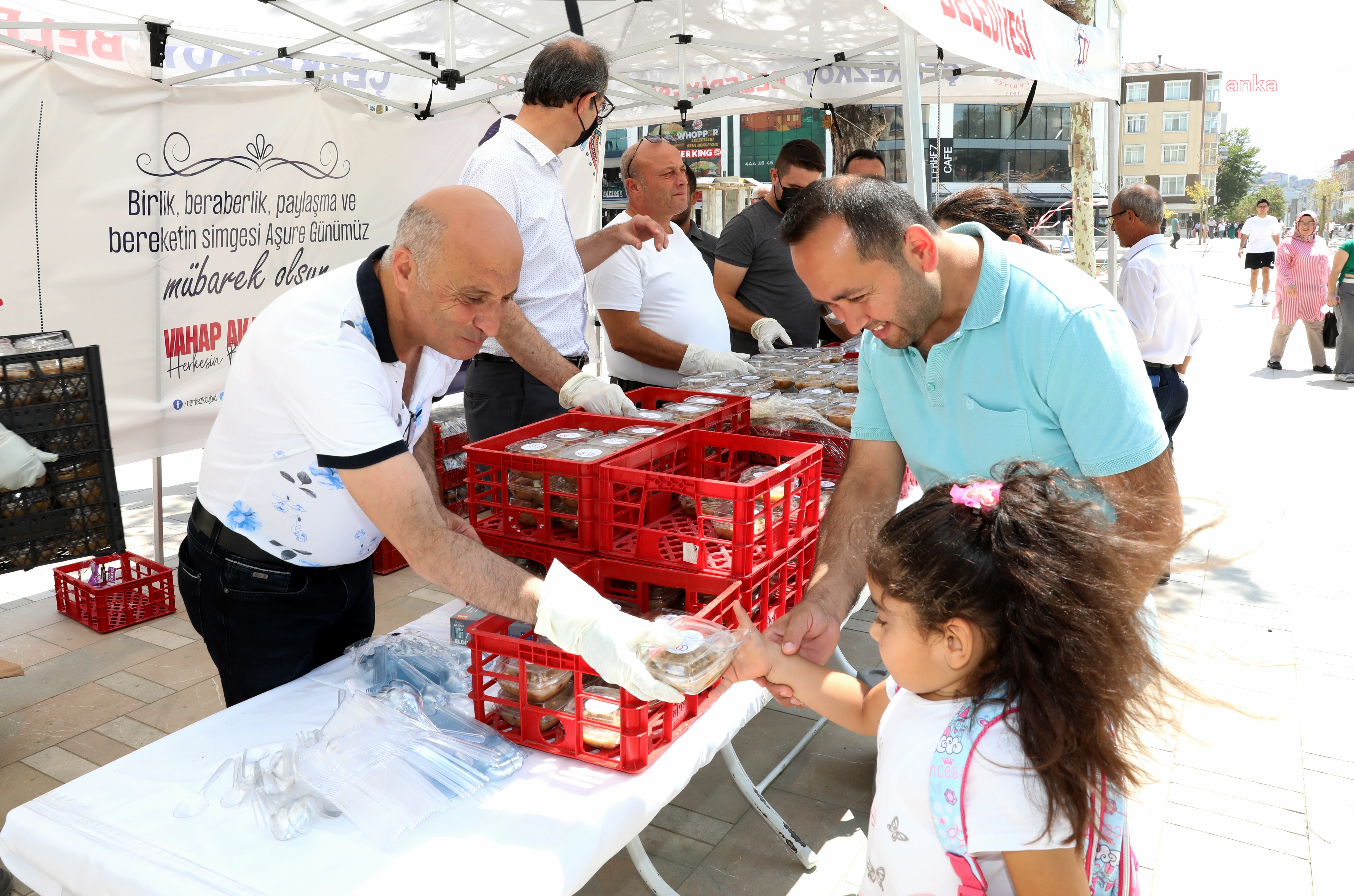 ÇERKEZKÖY BELEDİYESİ AŞURE DAĞITTI