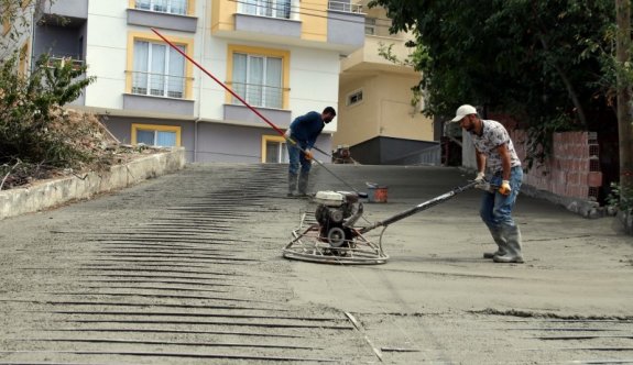 KIZILPINAR GÜLTEPE MAHALLESİ’NDE DEMİRLİ BETON YOL YAPILIYOR
