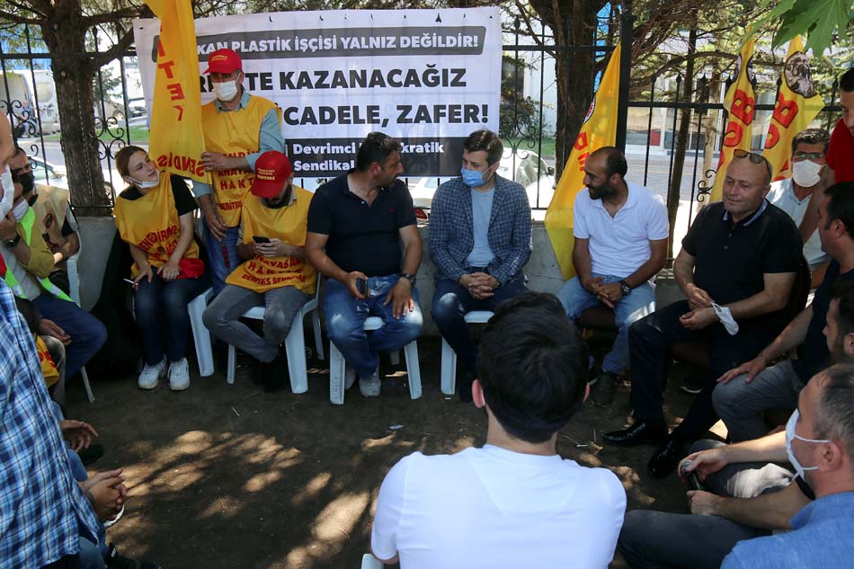 BAŞKANIMIZ AKAY’DAN GREVDEKİ İŞÇİLERE DESTEK ZİYARETİ