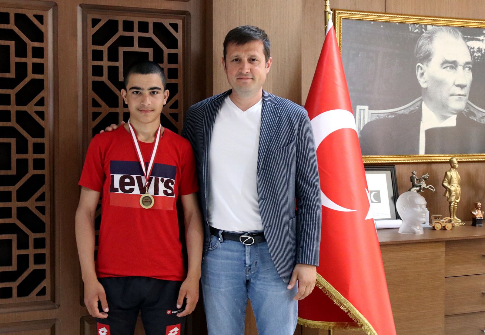 ŞAMPİYON GÜREŞÇİMİZ GÖĞSÜMÜZÜ KABARTTI