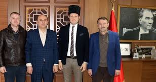ÇERKEZKÖY KUZEY KAFKAS DERNEĞİ BAŞKANIMIZ AKAY’A KALPAK HEDİYE ETTİ