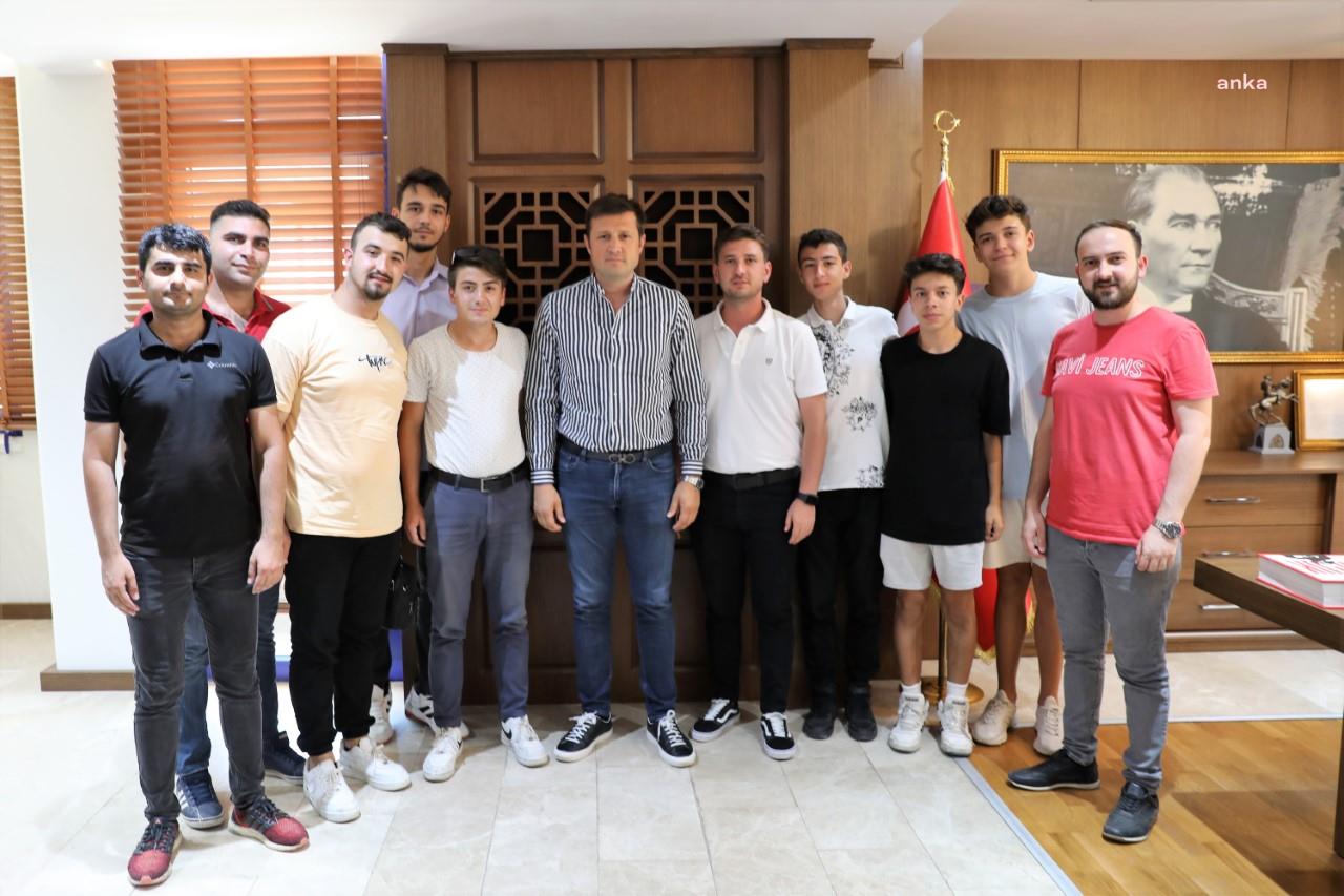 GENÇLİK KOLLARINDAN DOĞUM GÜNÜ SÜRPRİZİ