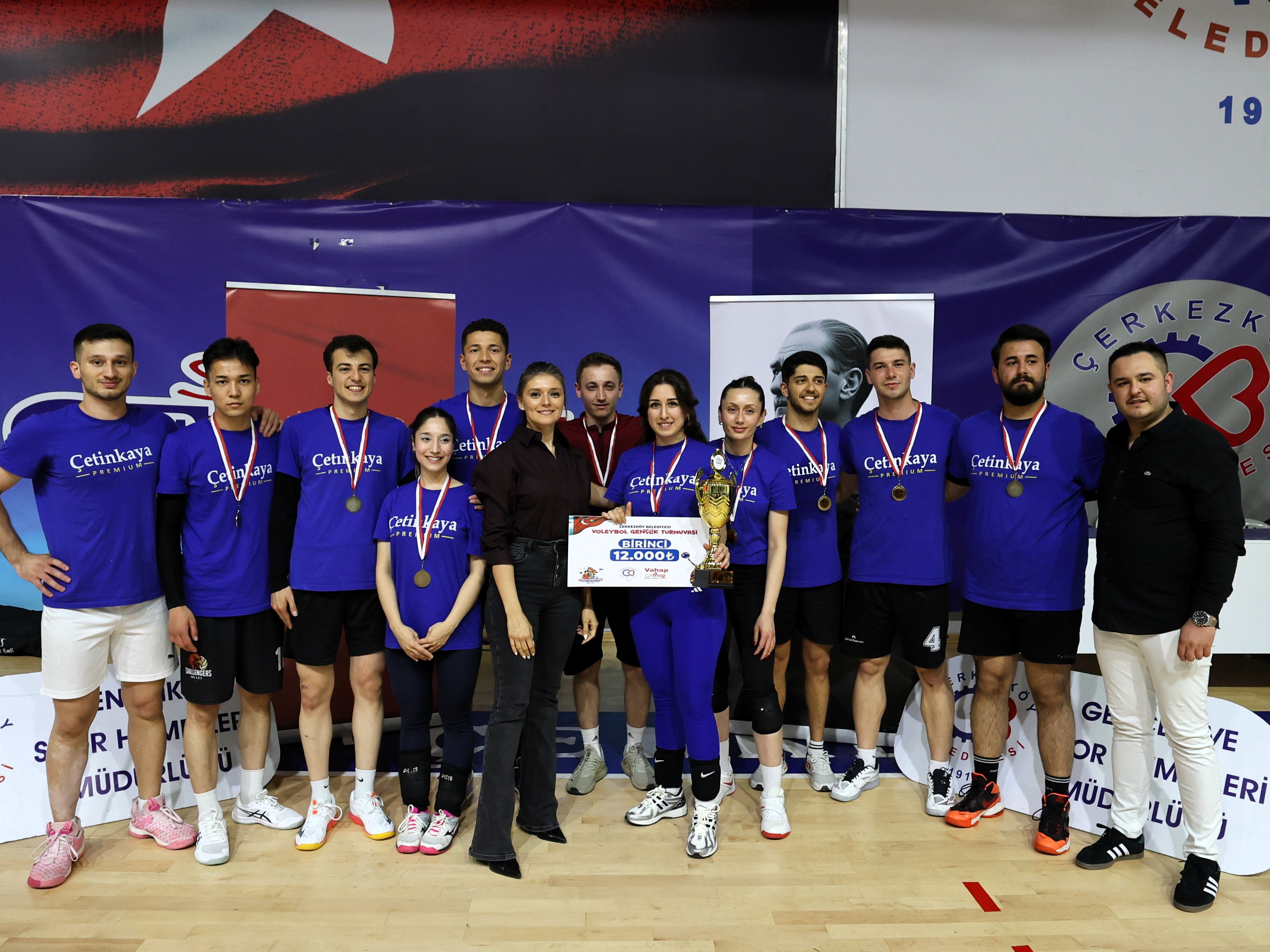 VOLEYBOL TURNUVAMIZDA ÇETİNKAYA PREMİUM RÜZGARI